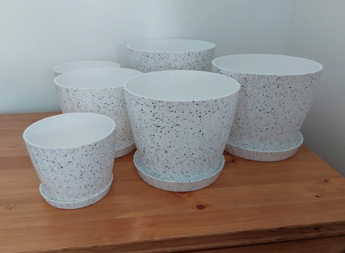 8 Pack Plant Pots Indoor, 19/17.5/16.5/16/14/13/11.5/10cm Stripe Grooves Plastic Flower Pots White Pebble Dash